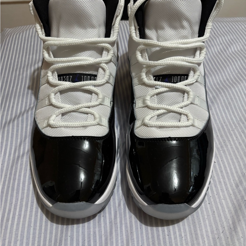 Air Jordan 11 Concord - Picture 3 of 7